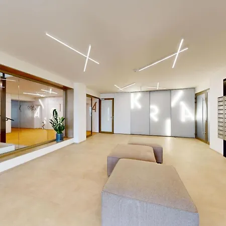 Modern One-bedroom Near Centre *